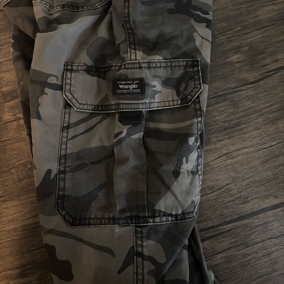 Wrangler Boys Camo Cargo Pants - Picture 4 of 5